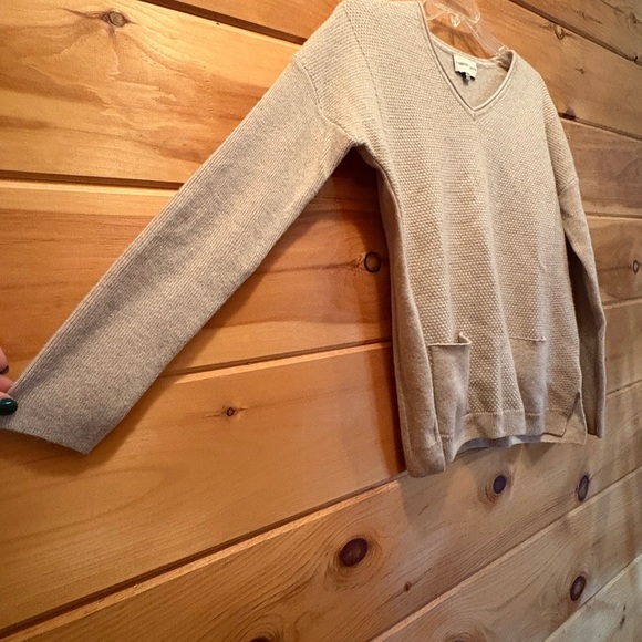 Cashmere V-Neck Sweater Soft Knit Relaxed Fit with front pockets. - Picture 4 of 9